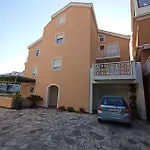 https://apartments-and-rooms-grand-palazzo.hotels-budva.com/